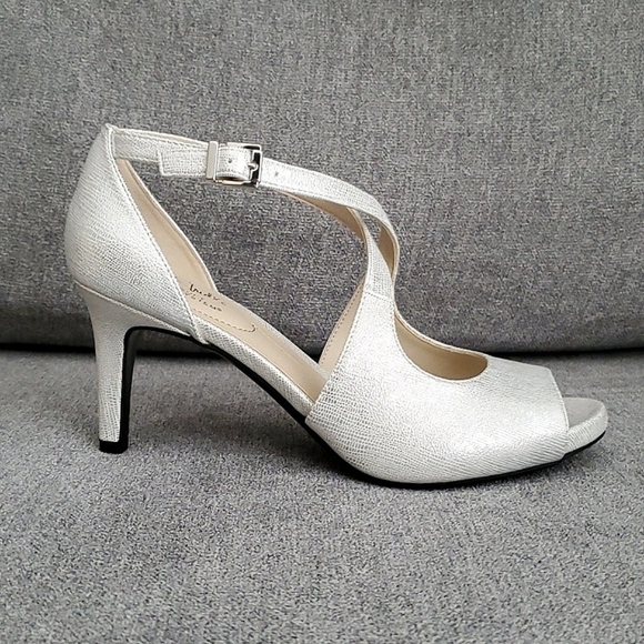 🆕️ Life Stride Soft System Metallic Silver Maria Pumps SIZE: 10M - Picture 4 of 10